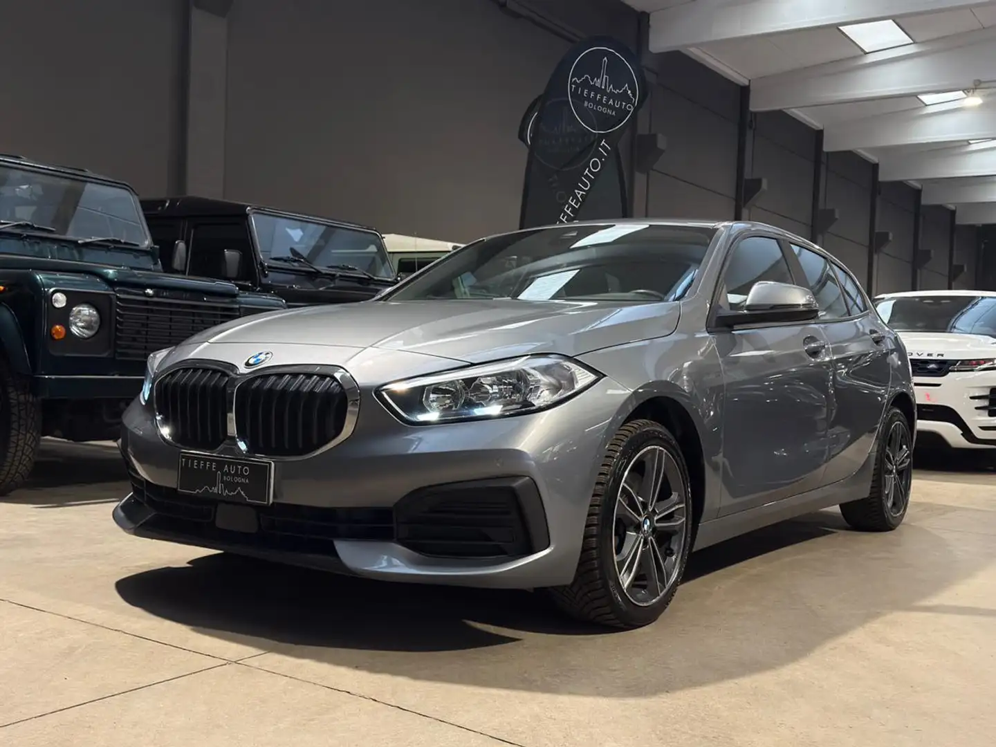 BMW 118 d 5p. Grau - 1