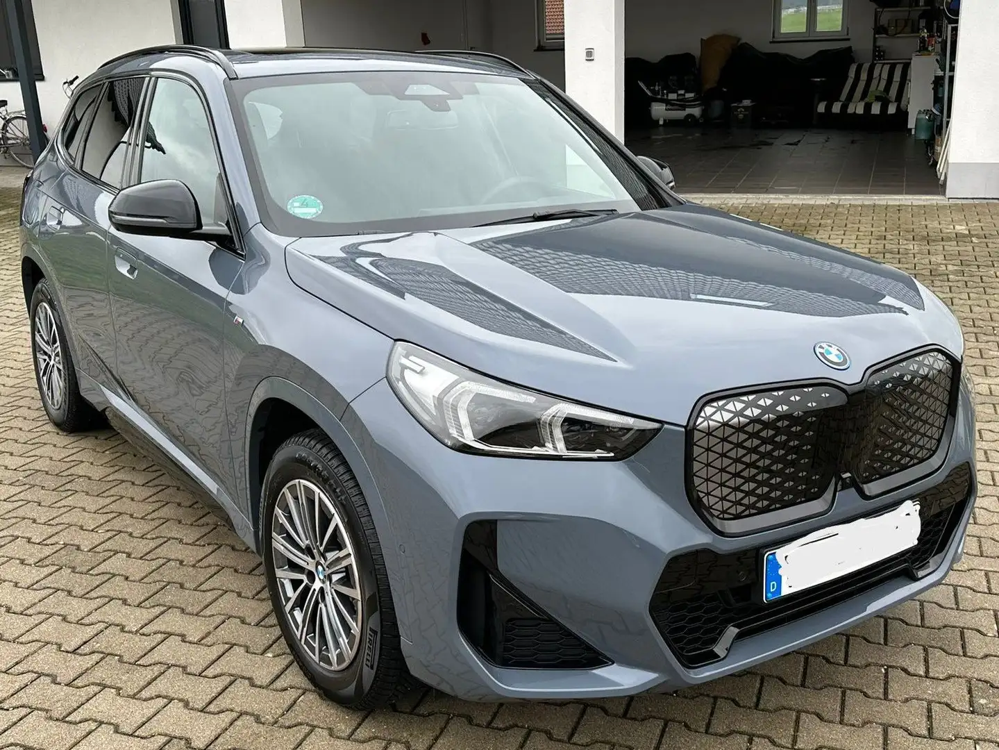 BMW iX1 iX1 xDrive30 xLine Grau - 1
