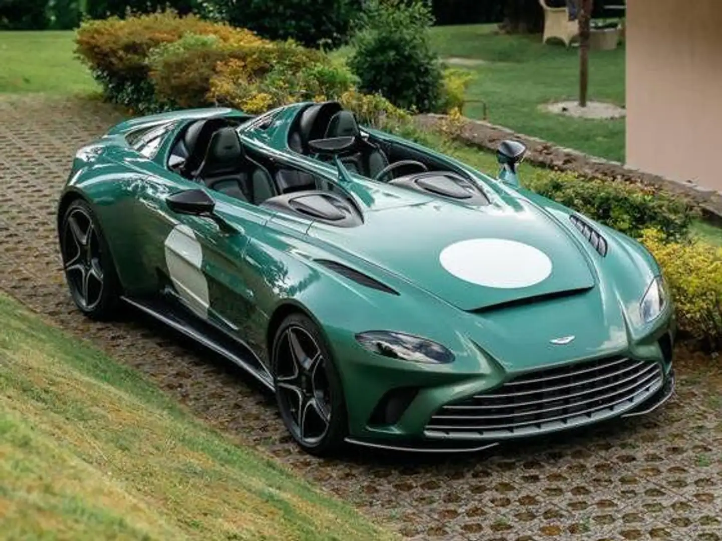 Aston Martin Vantage V12 SPEEDSTER, ready now, 1 of 88,  PACK DBR1 Grün - 1