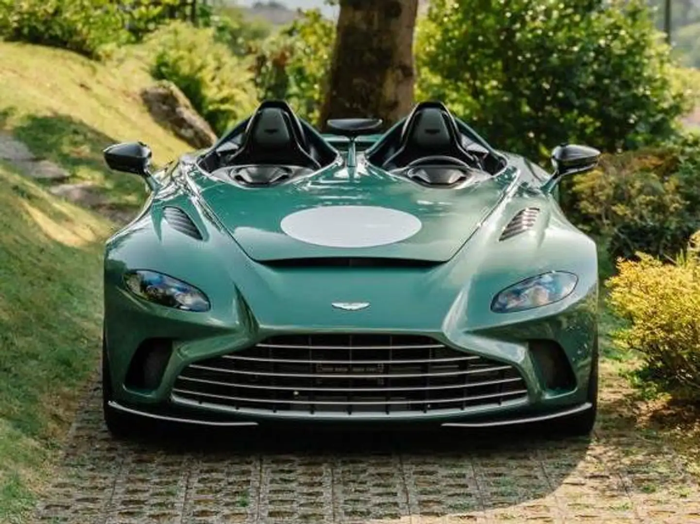 Aston Martin Vantage V12 SPEEDSTER, ready now, 1 of 88,  PACK DBR1 Зелений - 2