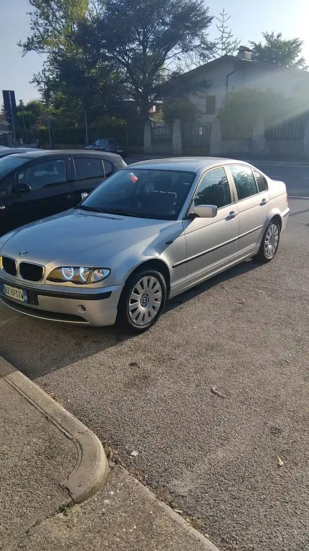 BMW 318 318d - 1