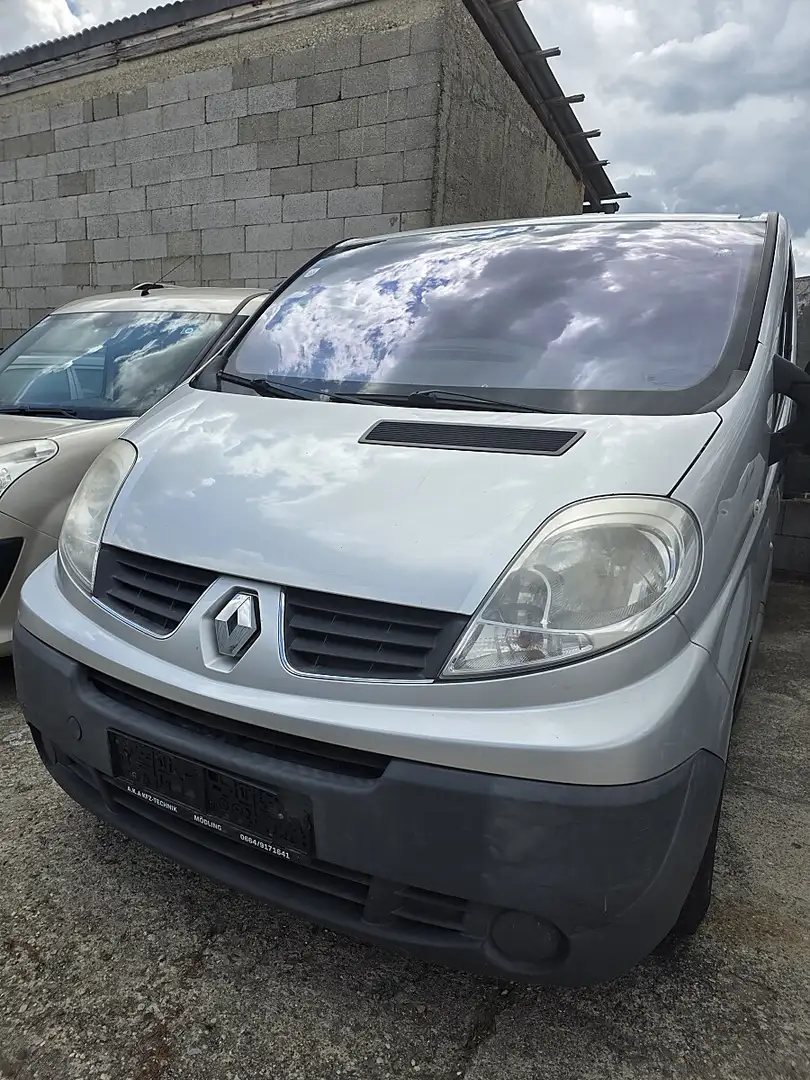 Renault Trafic L1H1 2,7t 2,0 dCi Grau - 2