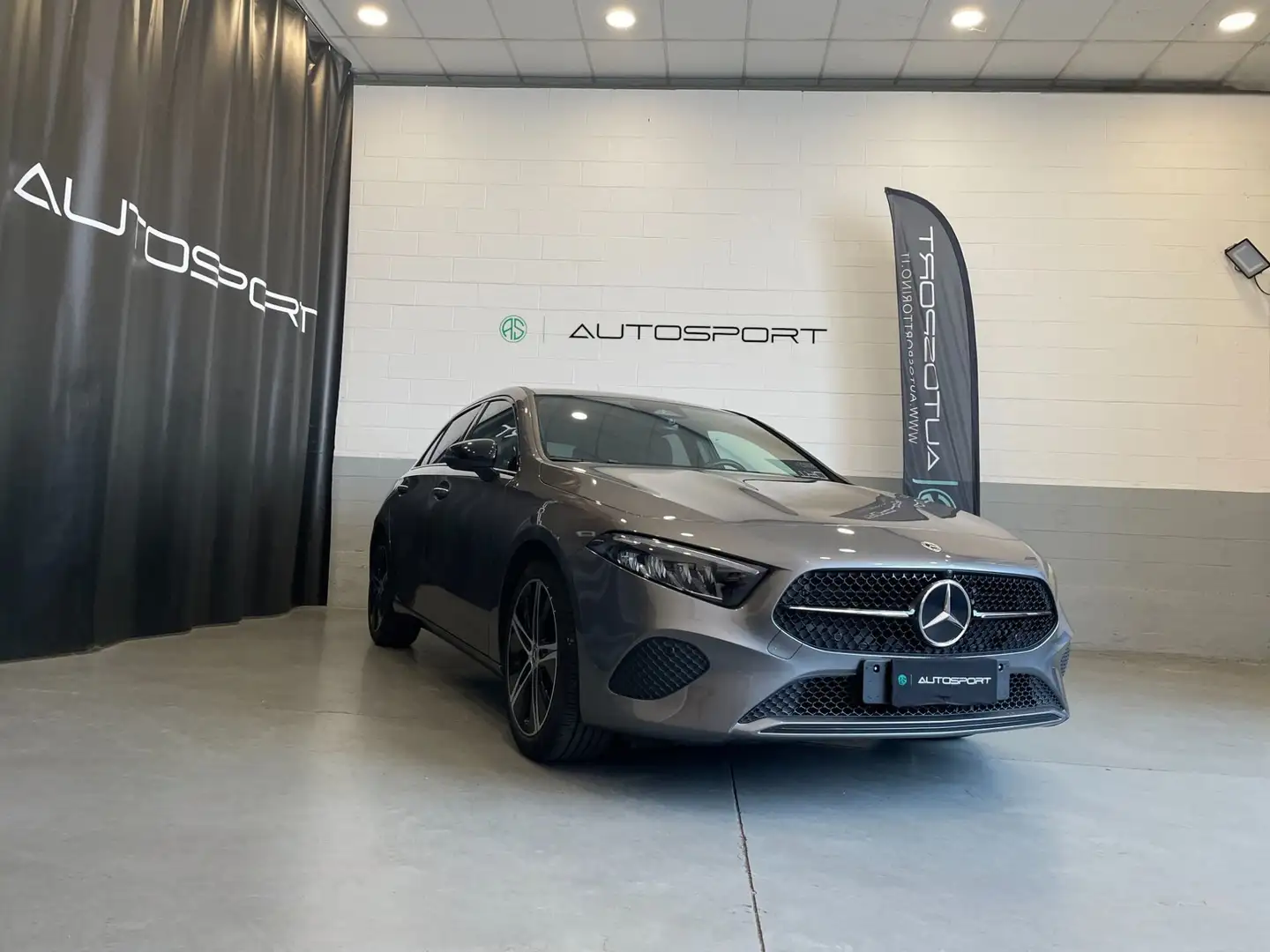 Mercedes-Benz A 180 A 180 Automatic Advanced Progressive Grau - 1