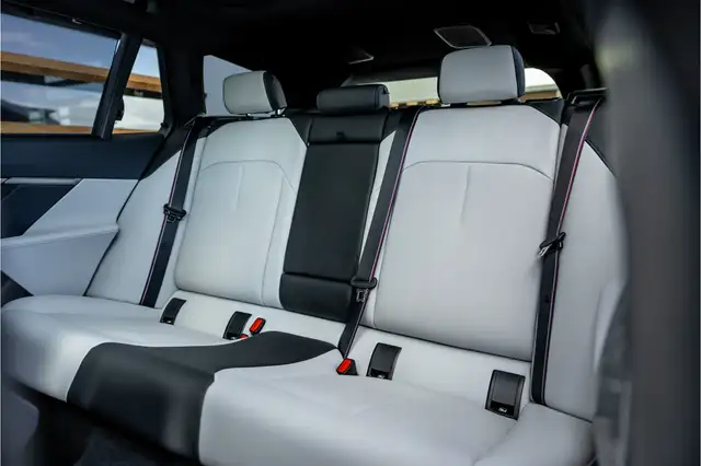 BMW M5 view 10