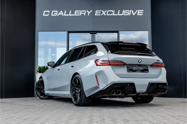 BMW M5 view 5