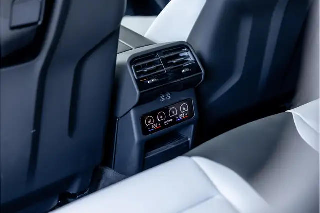 BMW M5 view 11