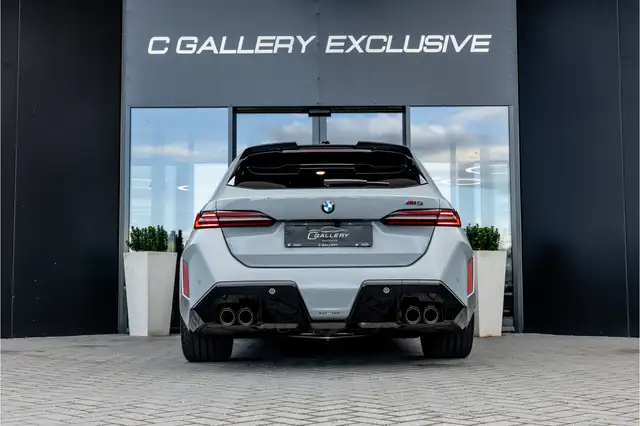 BMW M5 view 6