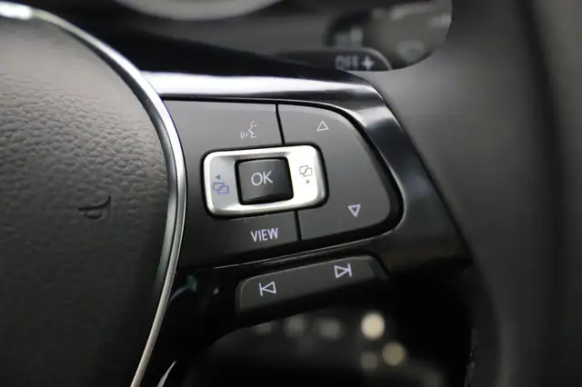 Volkswagen Golf view 24