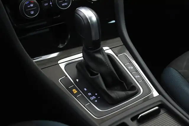 Volkswagen Golf view 17