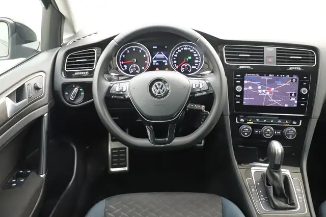 Volkswagen Golf view 18
