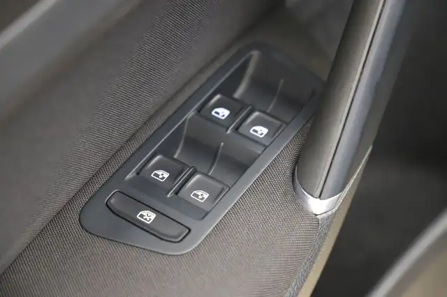 Volkswagen Golf view 28