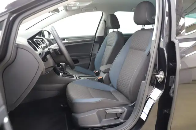 Volkswagen Golf view 9