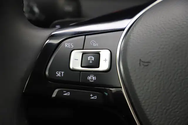 Volkswagen Golf view 23