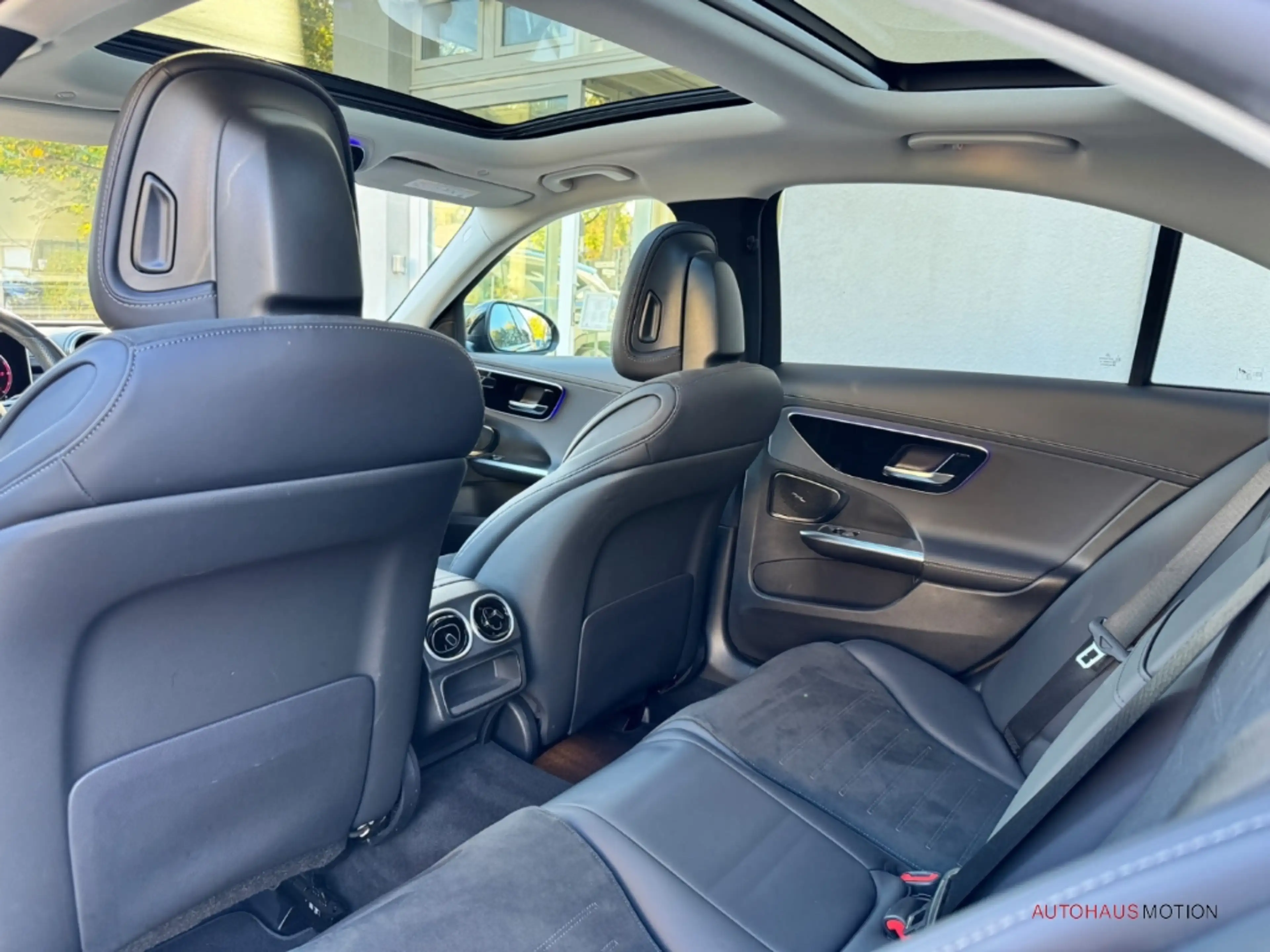 Mercedes-Benz C 220 d AMG line Pano Navi LED Kamera Kollisionswarner — photo 11