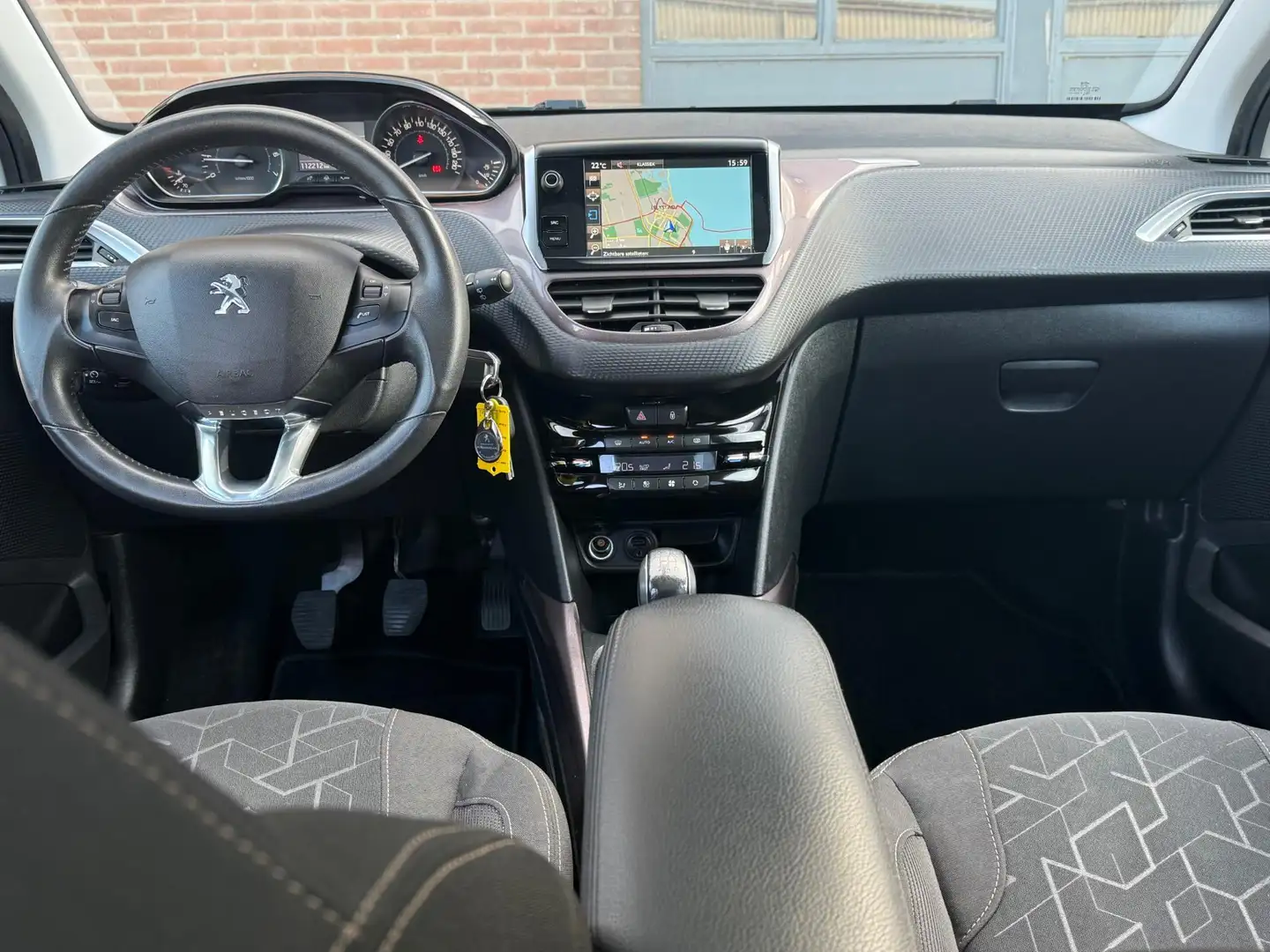 Peugeot 2008 1.2 PureTech Style 2e Eigenaar,Trekhaak,Navi,Pano, Blanc - 2