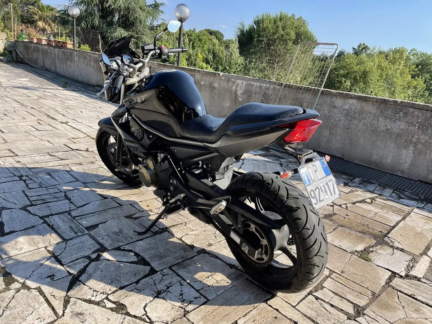 Yamaha XJ 6 Negro - 2