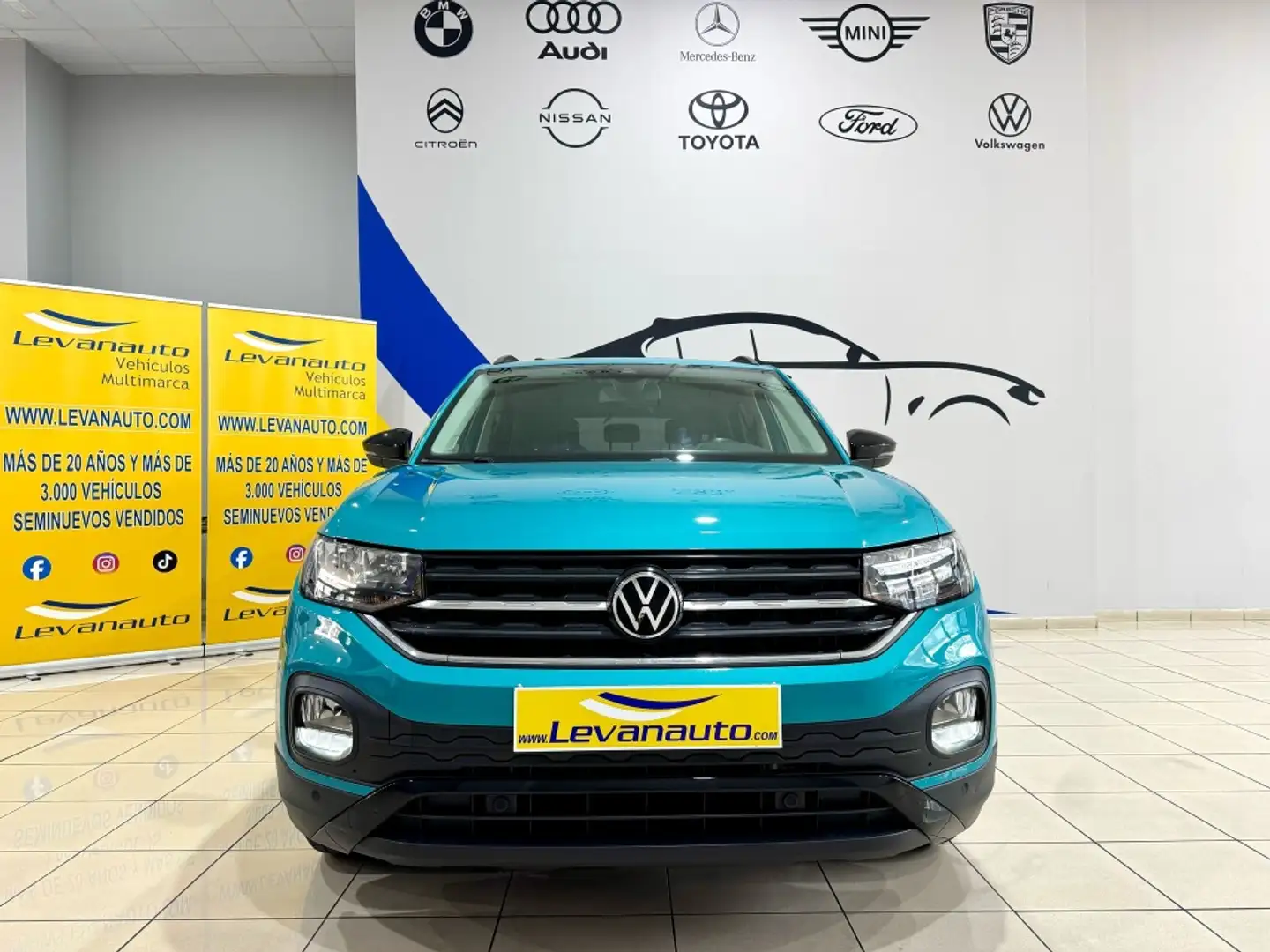 Volkswagen T-Cross 1.0 TSI Advance Azul - 2