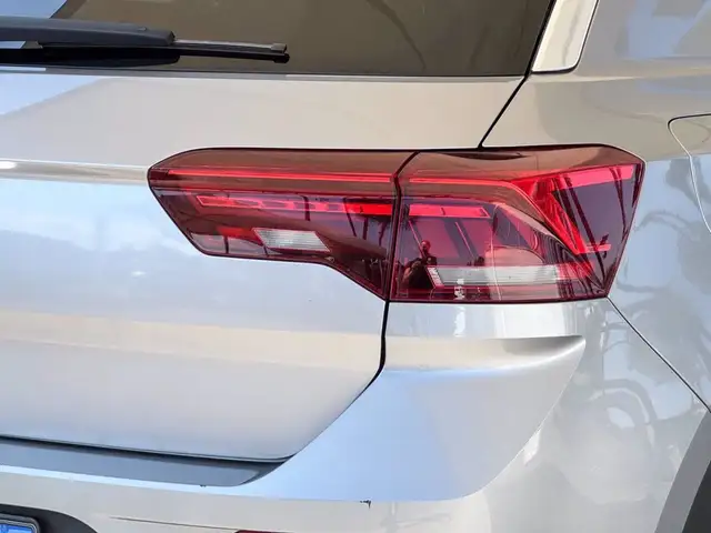 Volkswagen T-Roc view 17