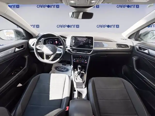 Volkswagen T-Roc view 11