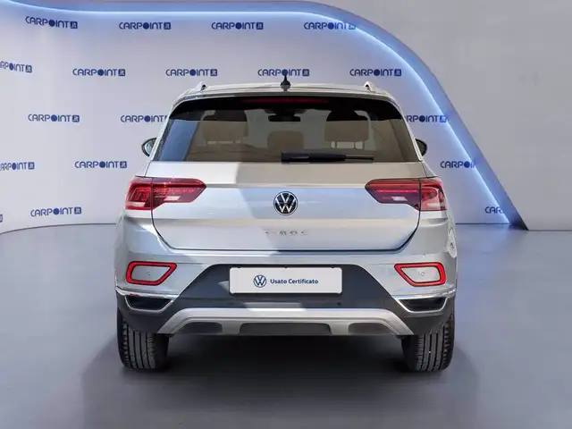 Volkswagen T-Roc view 5