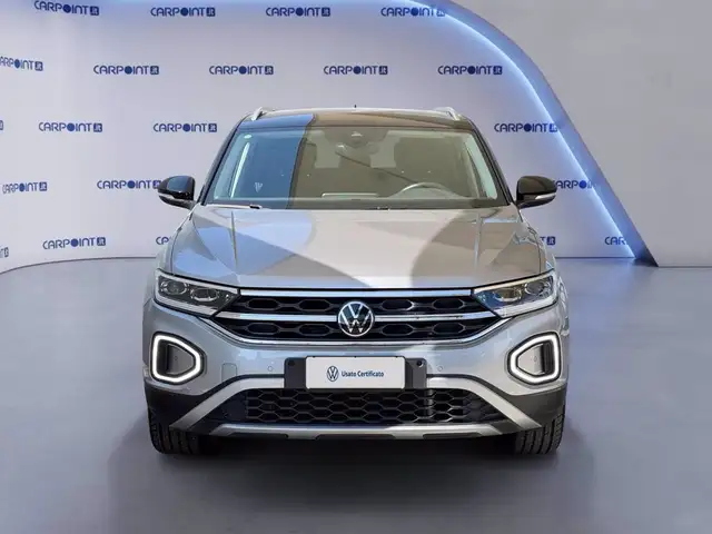 Volkswagen T-Roc view 3