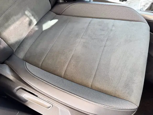 Volkswagen T-Roc view 9