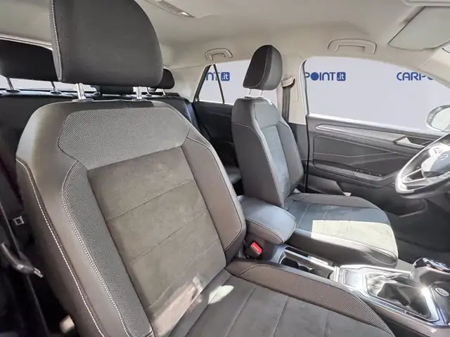 Volkswagen T-Roc view 8