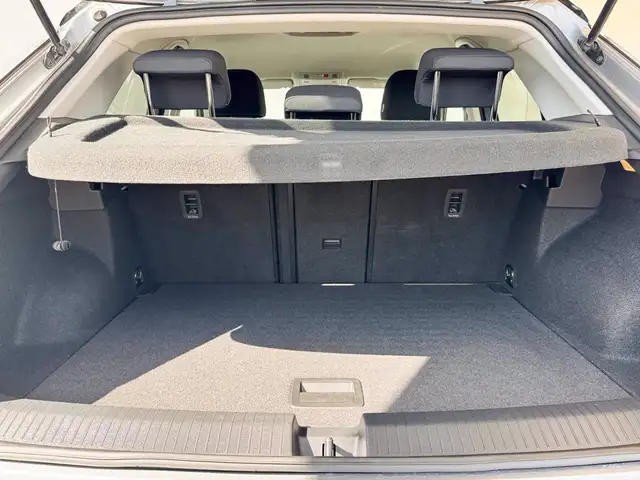 Volkswagen T-Roc view 12