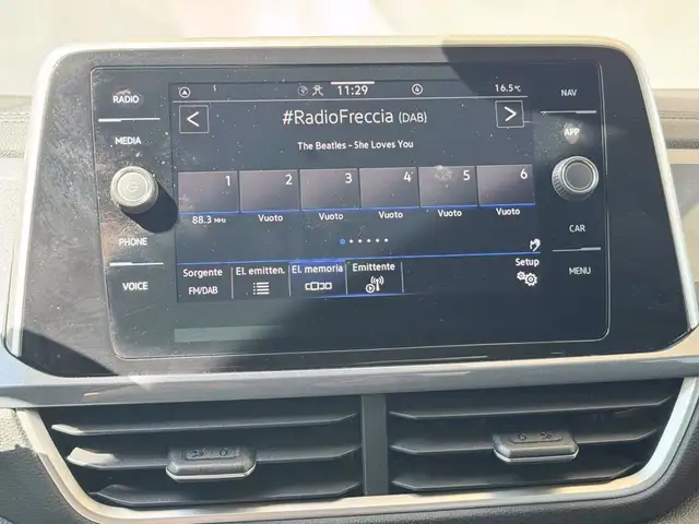 Volkswagen T-Roc view 24