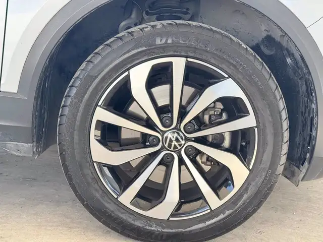 Volkswagen T-Roc view 15