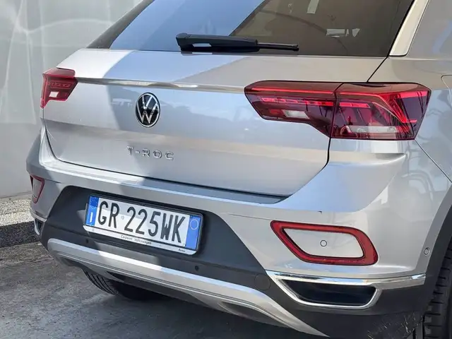 Volkswagen T-Roc view 18