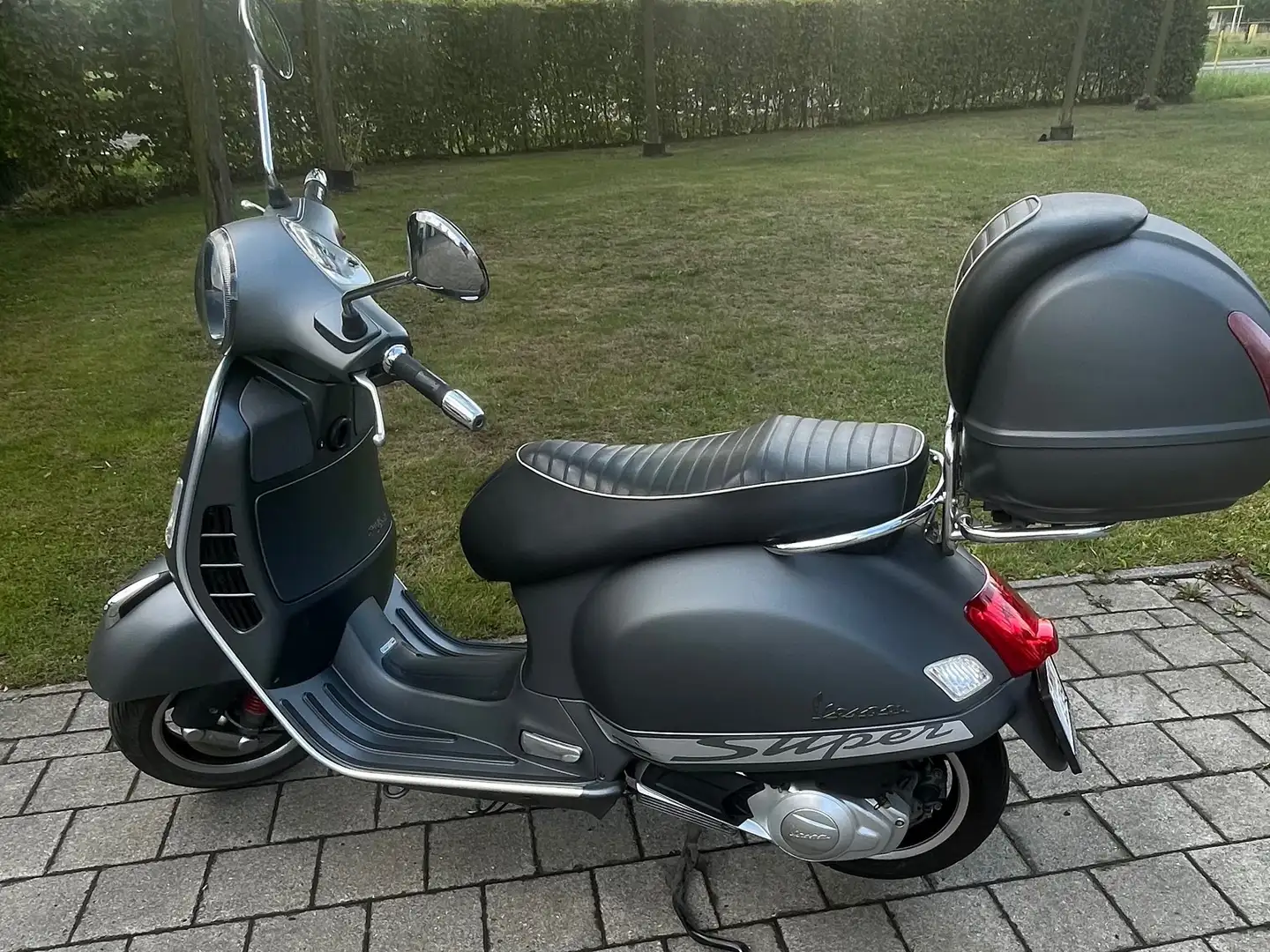 Vespa GTS Super Sport 125 Szürke - 2