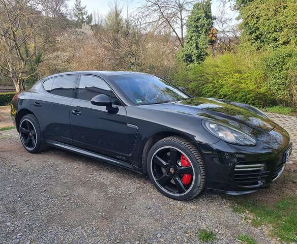Imagine Porsche Panamera GTS PDK