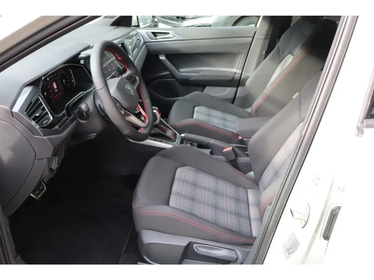 Volkswagen Polo 2.0 GTI DSG RFK IQ-MatrixDigi 18 Faro ACC Sitzhzg. 14