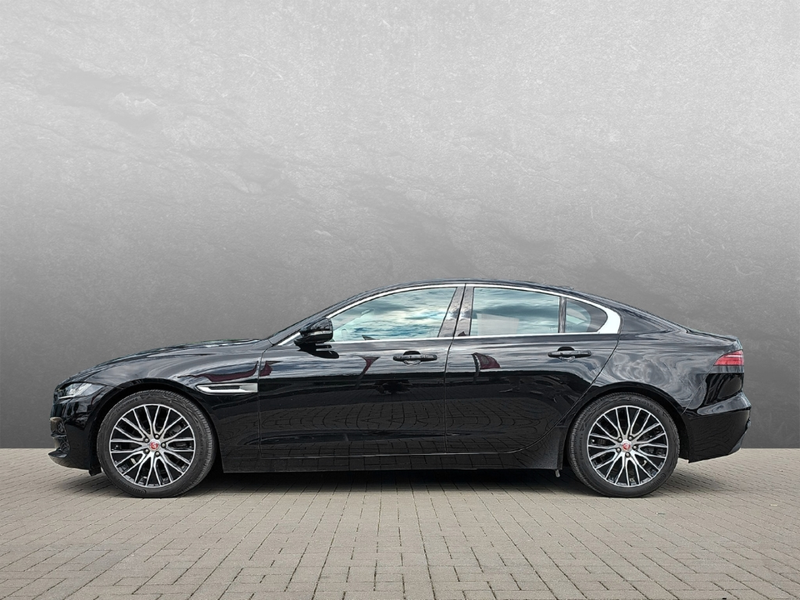 Jaguar XE D200 SE — photo 7