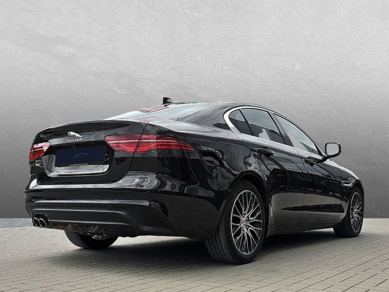 Jaguar XE D200 SE — photo 3