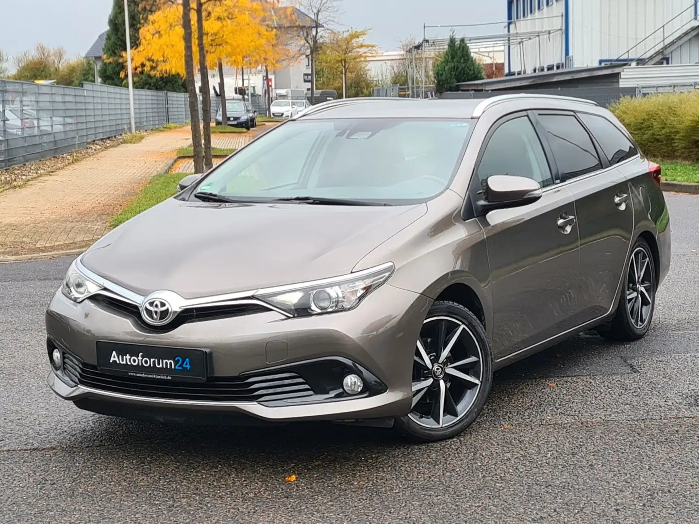 Toyota Auris Touring Sports Edition-S+*Navi*PDC*SHZ* Grau - 1