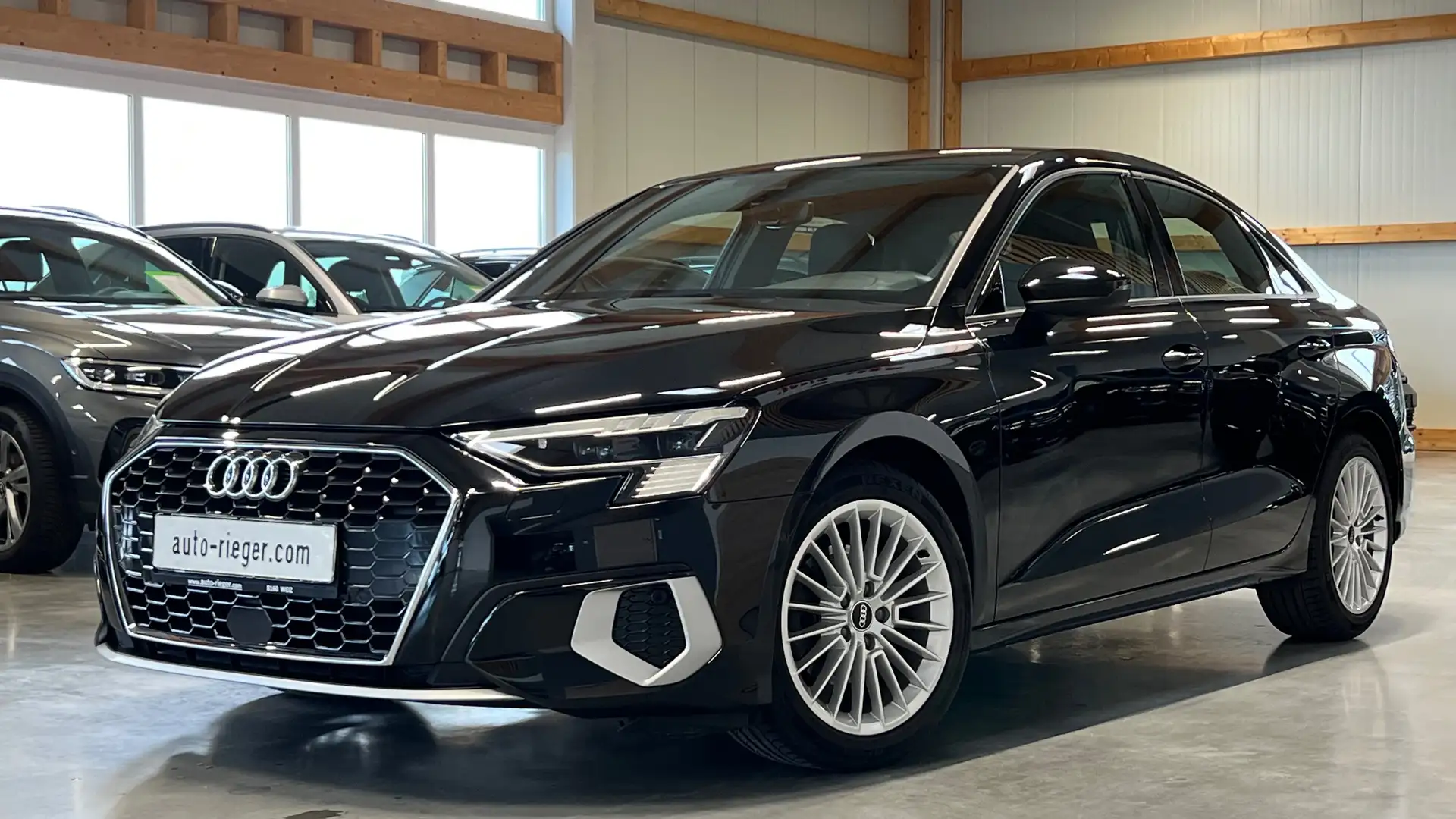 Audi A3 35 TDI advanced Matrix-LED, Navi, Sportsitze Schwarz - 2