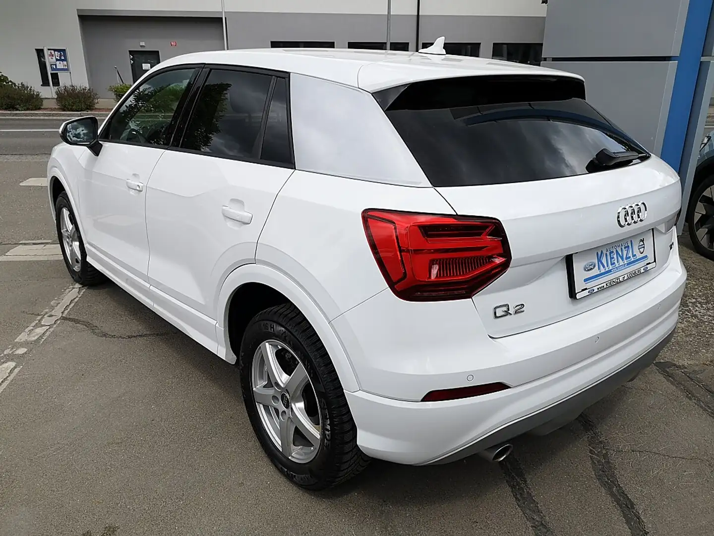 Audi Q2 1,6 TDI Sport Weiß - 2