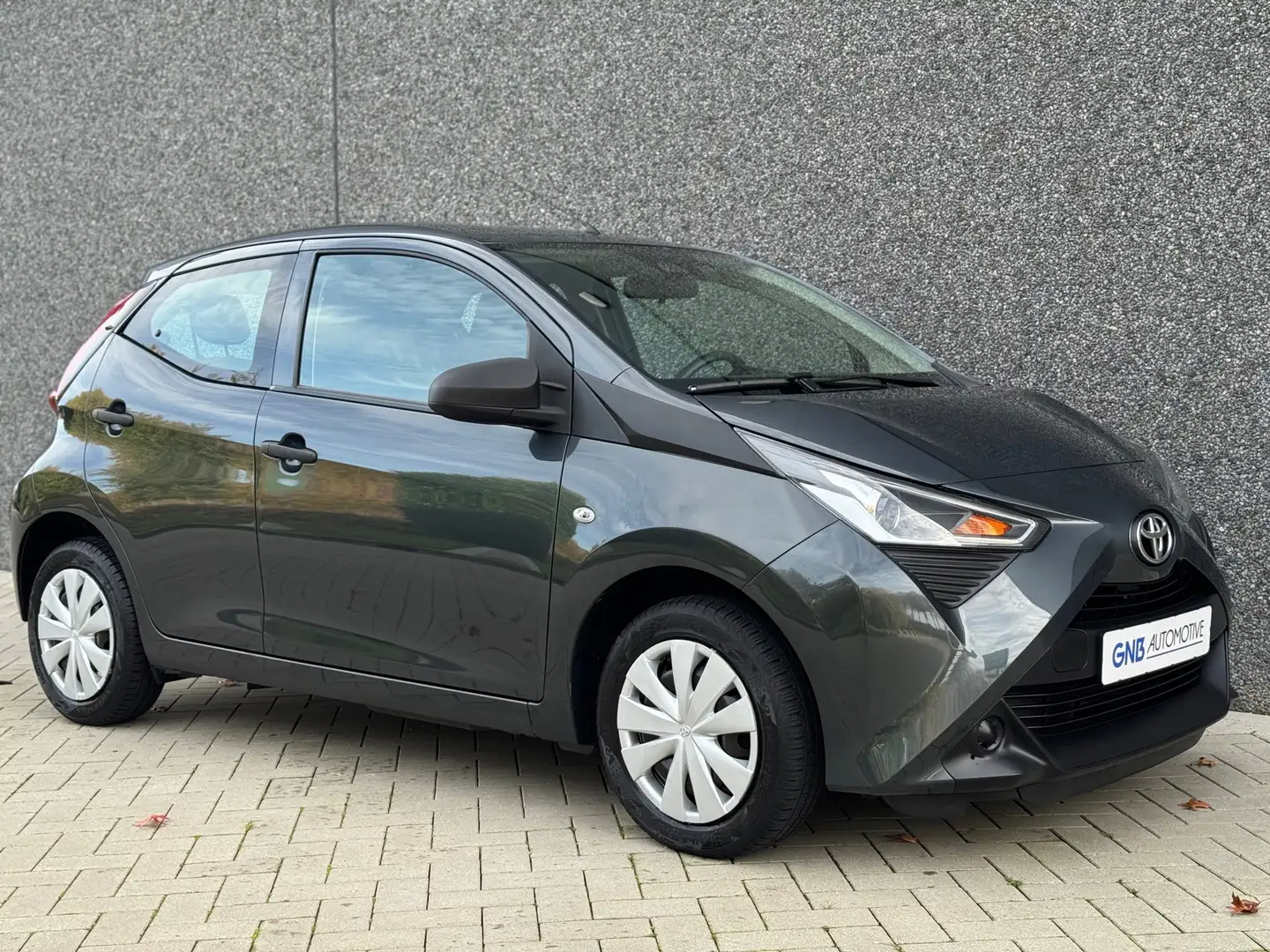 Toyota Aygo 1.0 VVT-i x-fun | Airco | Elekrische ramen | Bleut Grijs - 2