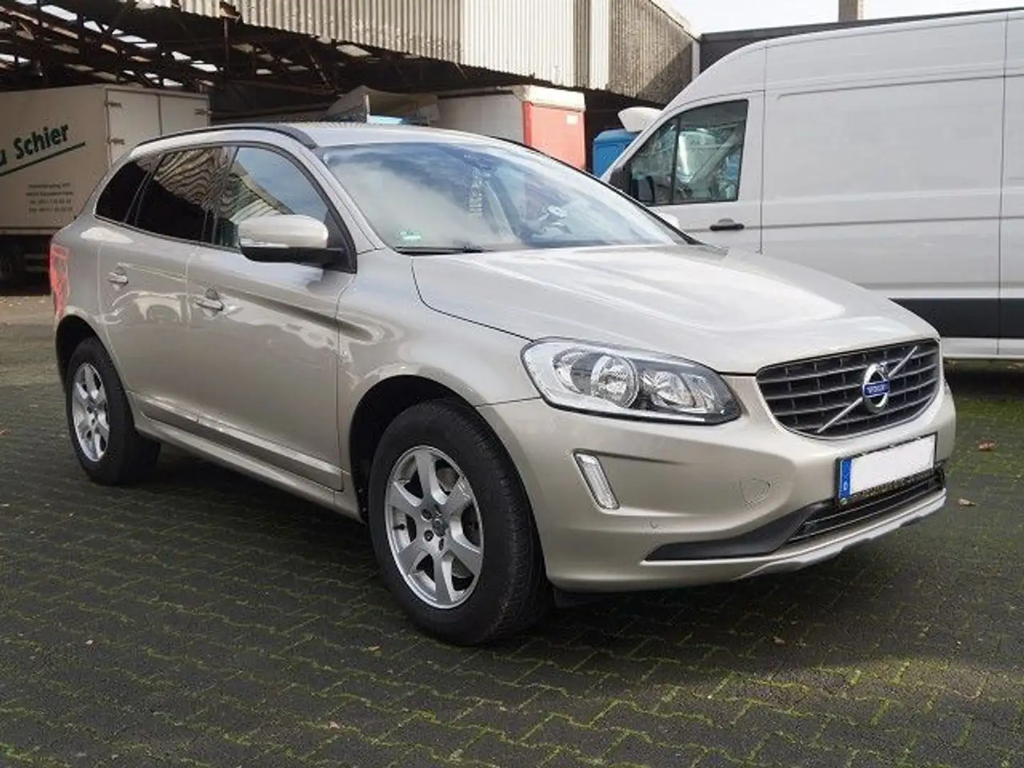 Volvo XC60 D3 Aut. Navi Klima PDC Tempomat Alu Gold - 2