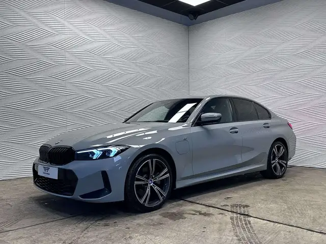 BMW 320 e*PHEV*M-SPORT*HARMAN/K*HUD*LAGE BIV!*