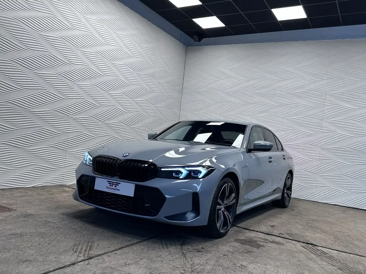 BMW 320 320e*PHEV*M-SPORT*HARMAN/K*HUD*LAGE BIV!*, миниатюра 4