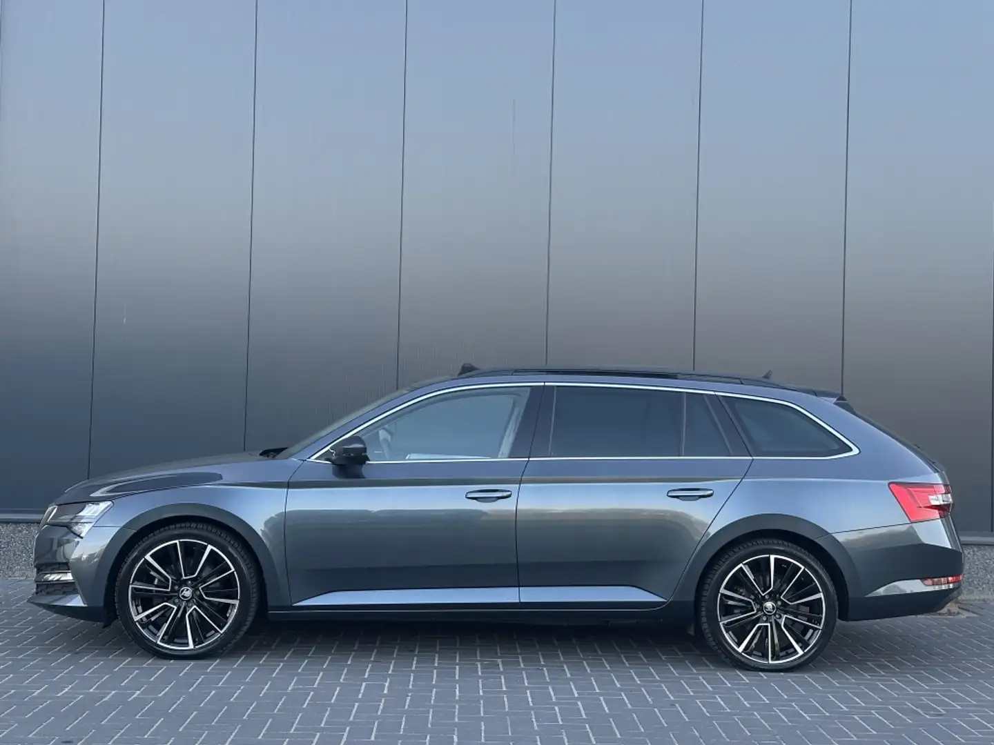 Skoda Superb Combi 1.4 TSI iV Sp. Bns TREKHAAK PANO NAVI CR CON Grijs - 2