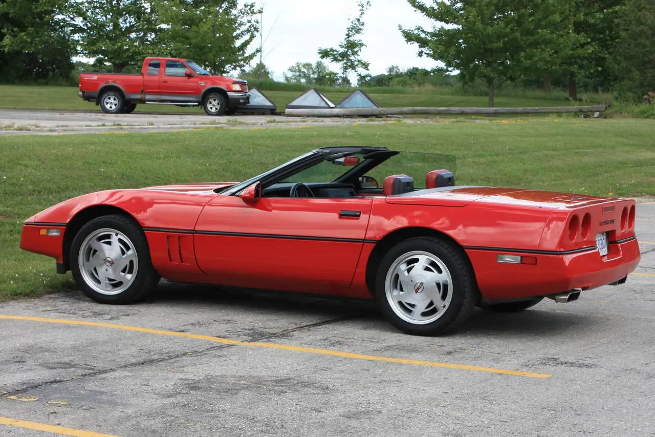 Chevrolet Corvette снимка Chevrolet Corvette