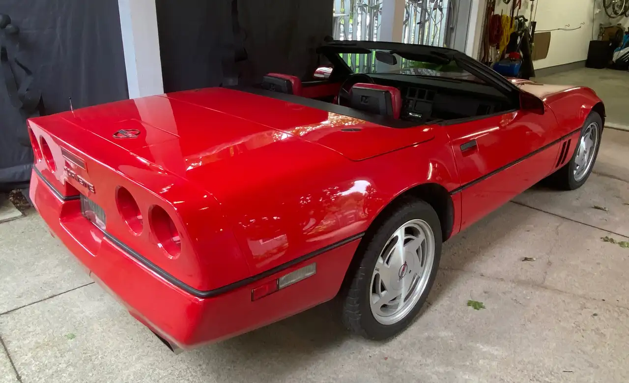 Chevrolet Corvette снимка Chevrolet Corvette