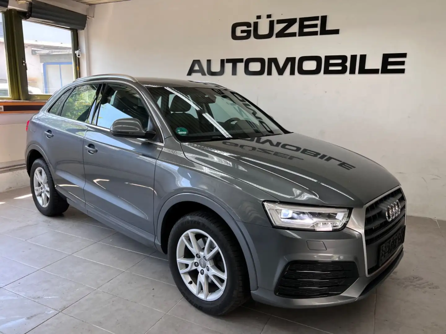 Audi Q3 SPORT quattro/AUT/LEDER/AHK/LED/PDC/NAVI/PDC Gris - 2