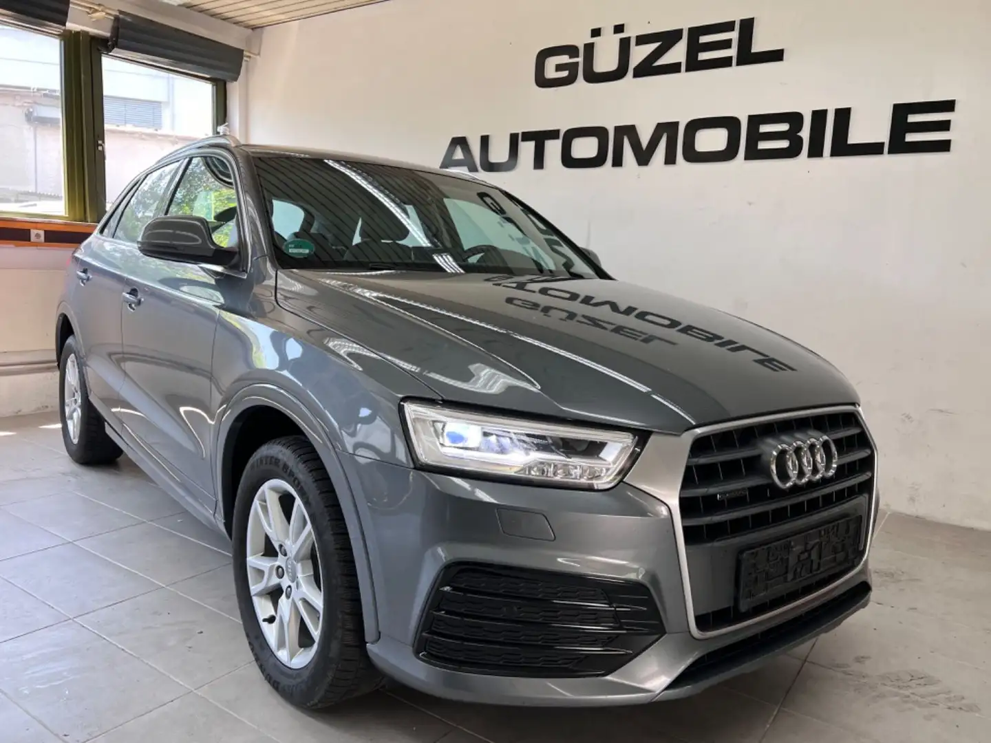 Audi Q3 SPORT quattro/AUT/LEDER/AHK/LED/PDC/NAVI/PDC Gris - 1