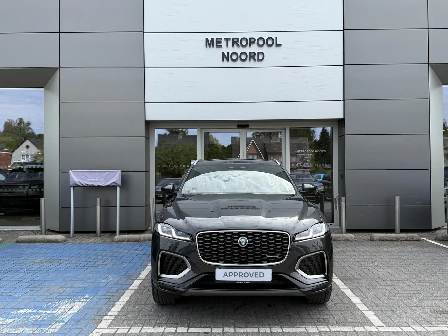 Jaguar F-Pace P400e R-Dynamic SE Gris - 2