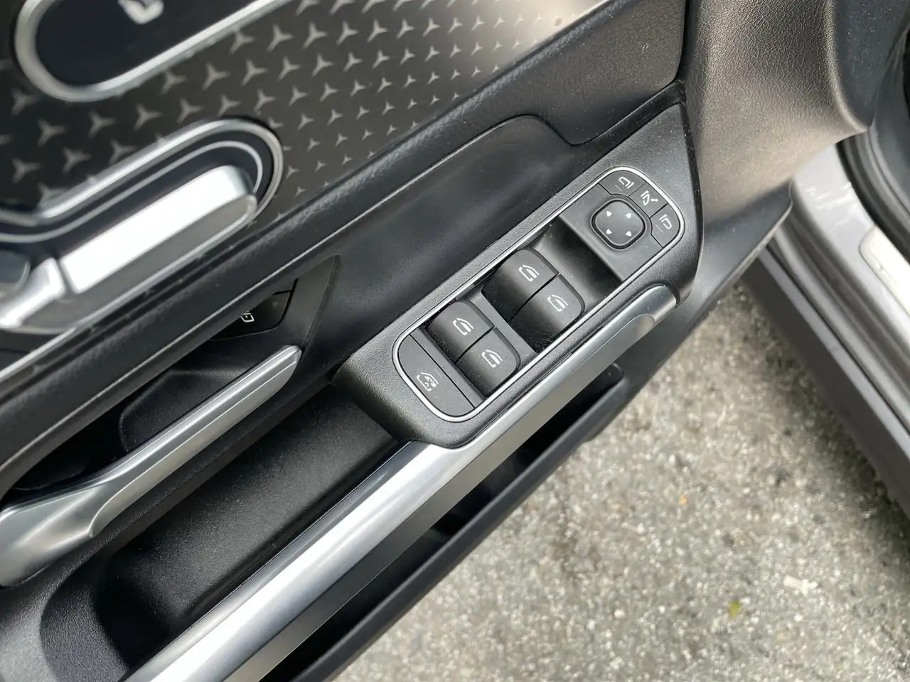 Mercedes-Benz GLB снимка Mercedes-Benz GLB